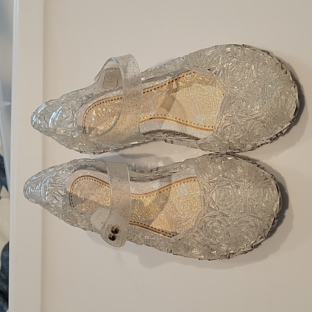 Clear glitter-filled jelly mary jane shoes with a single instep strap
